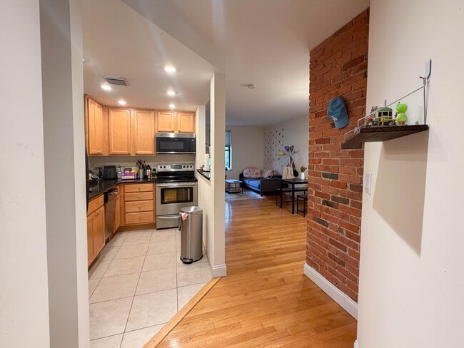 Building Photo - 84 Gainsborough St Unit 106W