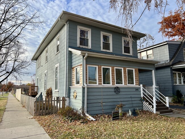 Building Photo - 246 Washington Ave Unit 2