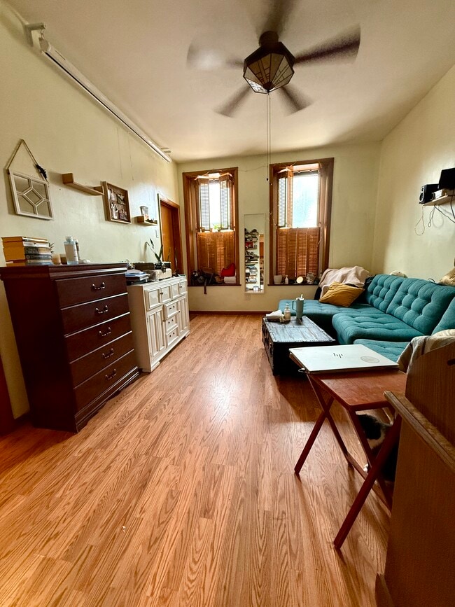 Photo - 2931 W Belmont Ave Unit 1