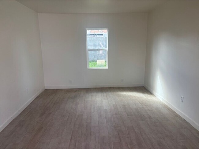 Photo - 1305-1305 1/2 Washington Ave Unidad 1305 1/2