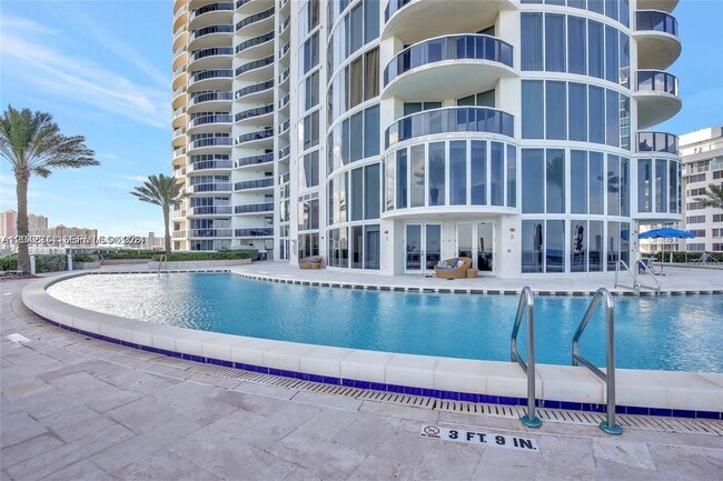 Building Photo - 17201 Collins Ave Unit 803