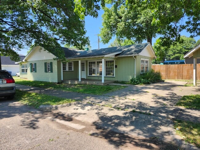 Building Photo - 2366 Deming St