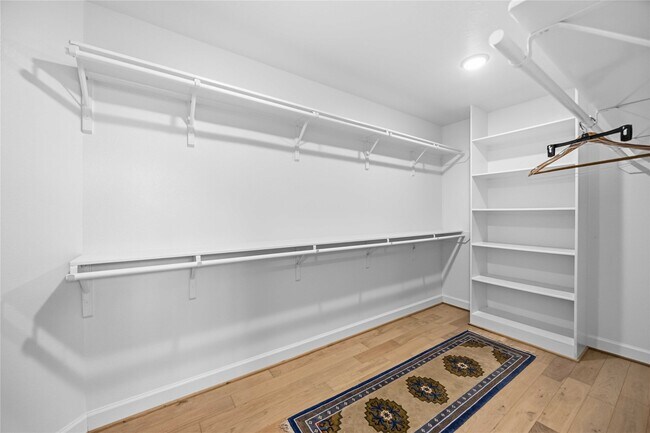 Photo - 723 W 16th St