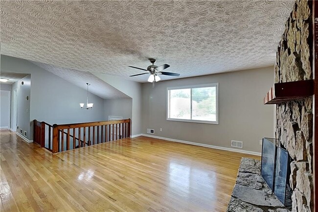Photo - 151 Castleair Dr NE