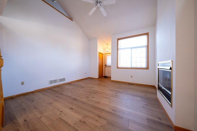 Photo - 1896 Sapphire Pt