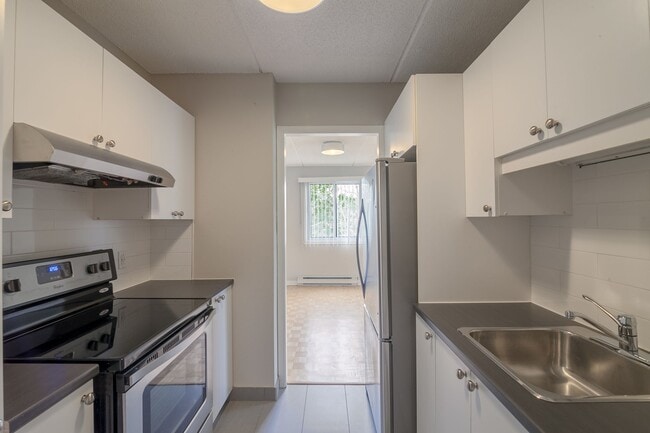 Building Photo - 1550 Avenue Filion Unit 518