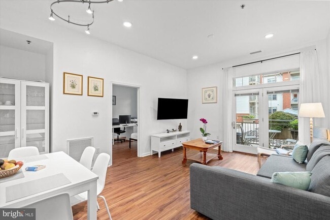 Photo - 309 Holland Ln Unit 104