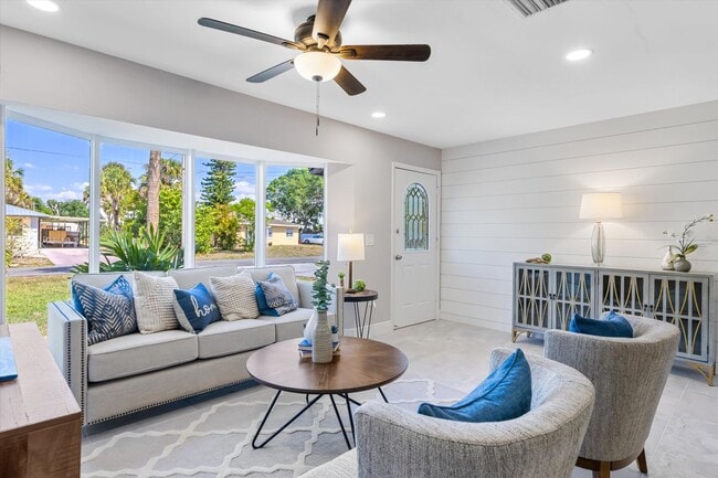 Photo - 1003 April Ln