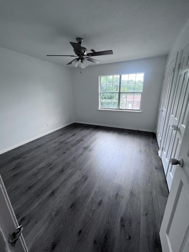 Photo - 1307 W Meadowview Rd
