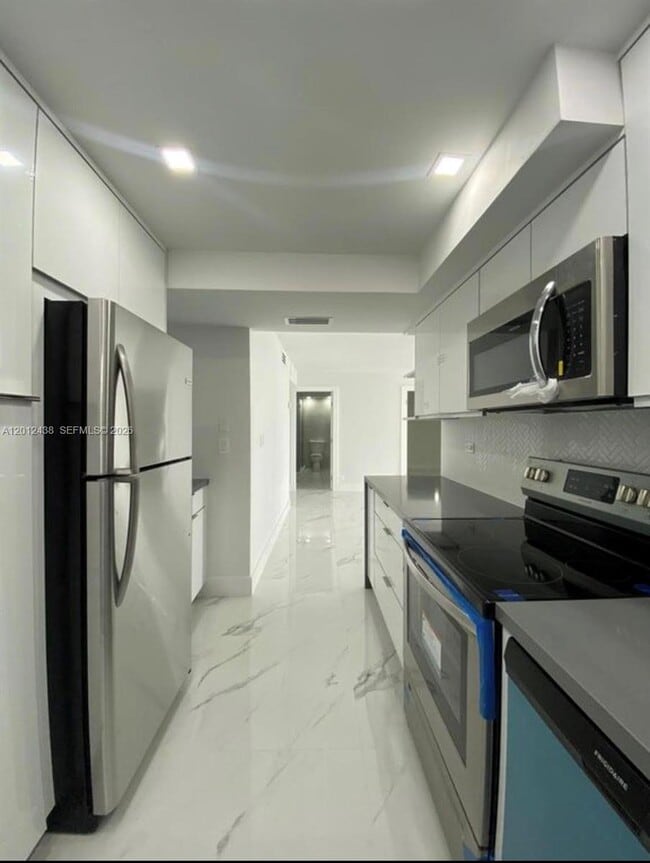 Photo - 6039 Collins Ave Unit 1033