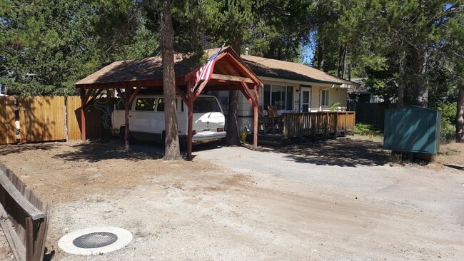 Building Photo - Cozy and clean home in the county near the...