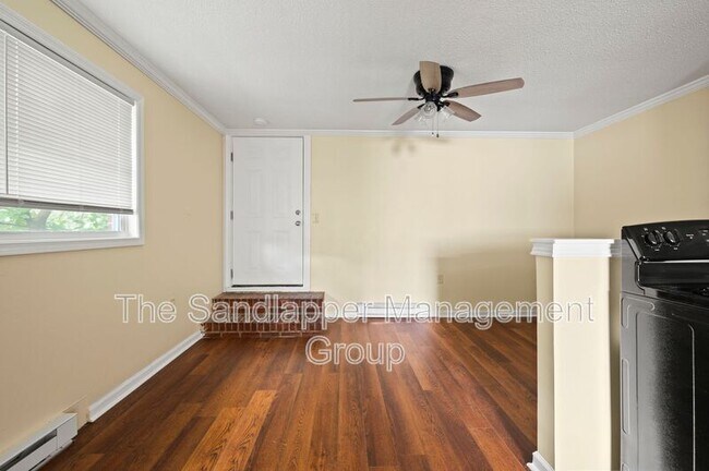 Photo - 4133-8 St John's Ave