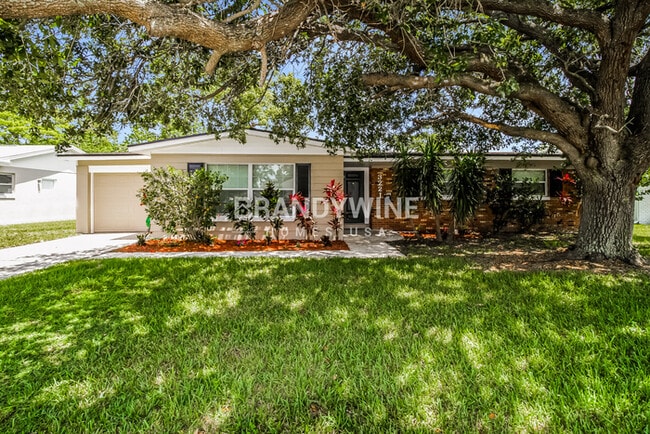 Building Photo - 3221 Thistle Hill Dr