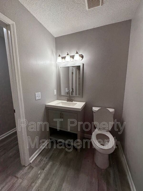 Photo - 1925 Cowan Ave