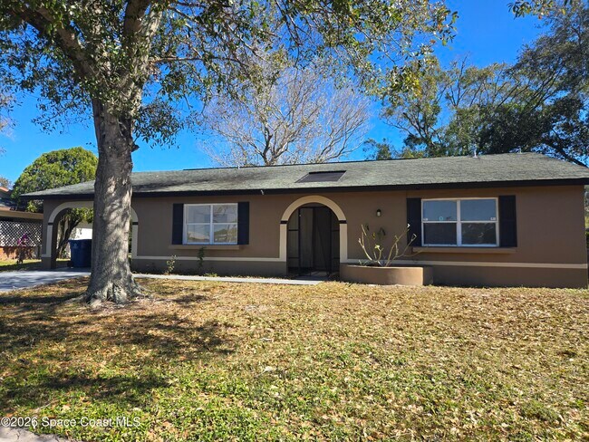 Photo - 771 Onyx Dr NE