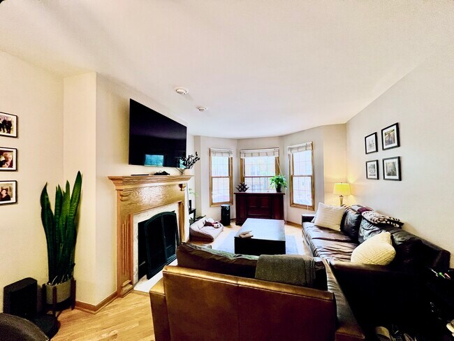 1 of 2 (!) Spacious Open Living Room layout with Bay Windows & Fireplace - 1059 W Cornelia Ave Apartment Unit 1