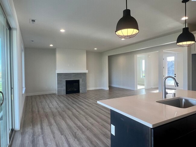 Photo - West Vinyard Estates 3 br plus den 4 car