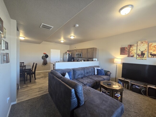 Photo - 7662 Spruce Pne Grv