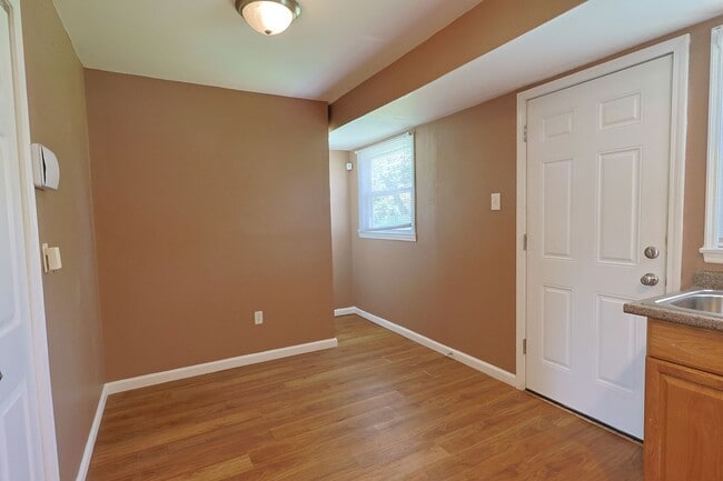 Photo - 325 Caithness Rd
