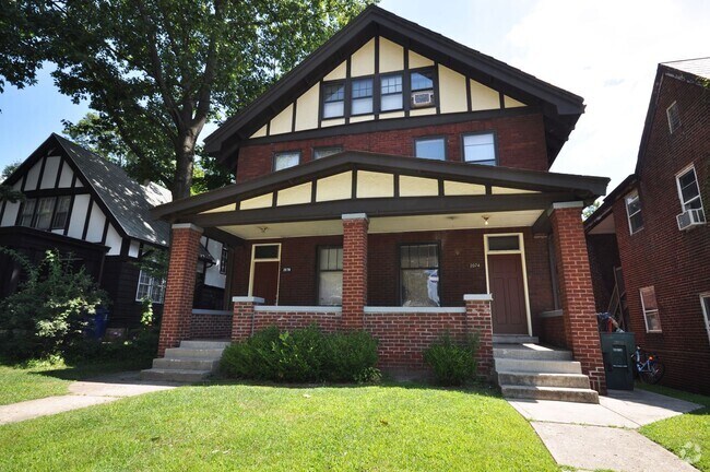 Building Photo - 2074-2078 Summit Street Rental