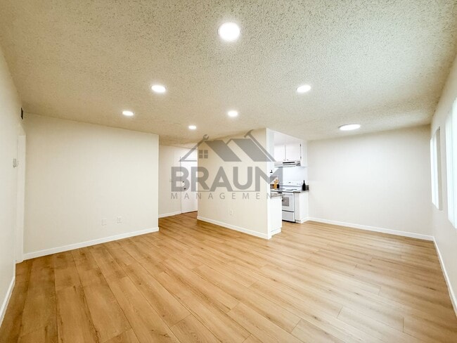 Building Photo - 5461 Kester Ave