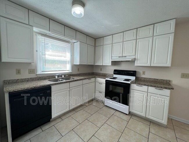 Photo - 912 Emory Ct