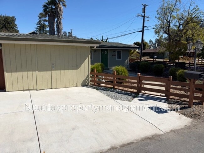 2349 Harper St