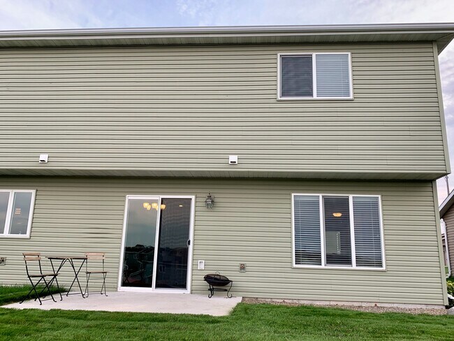 Photo - 3 bedroom 2.5 bath townhome