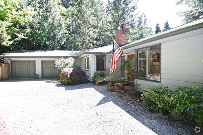 Building Photo - Lake Forest Park Four Bedroom Rental