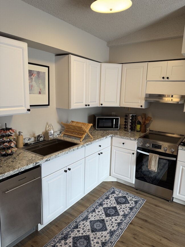 Photo - 11044 SW Greenburg Rd