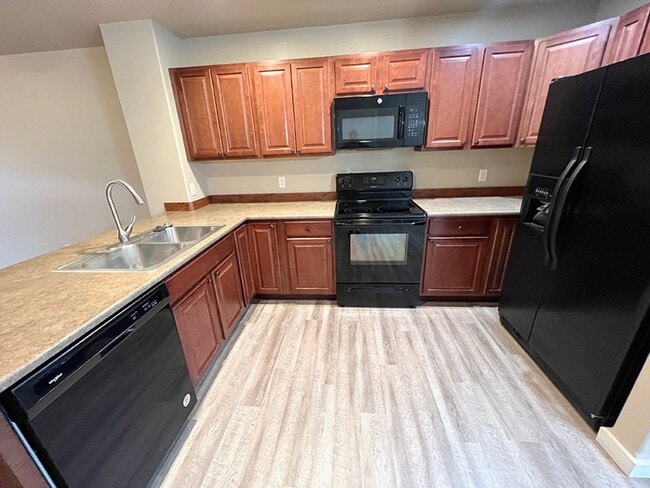 Photo - Three Bedroom in Four Corners, Water Included