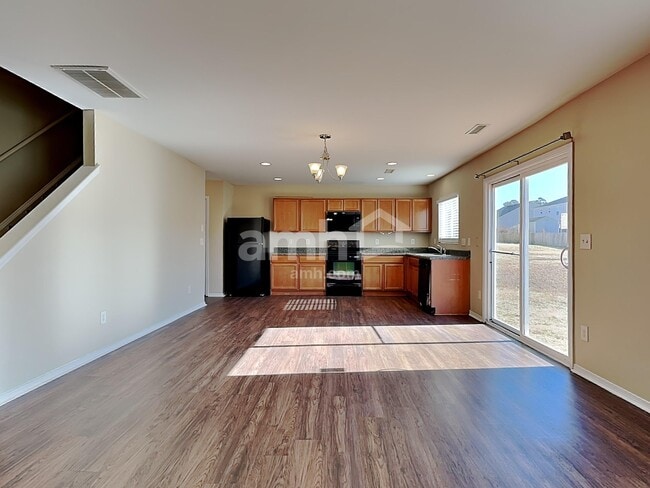 Photo - 423 Kerriann Ln