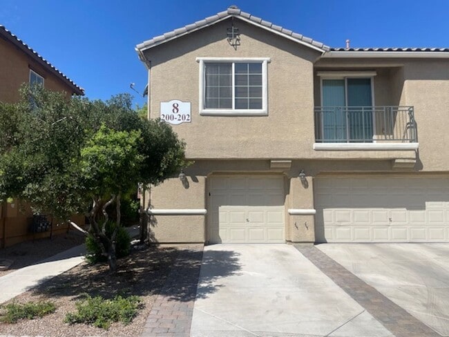 Building Photo - Upgraded 2 Bedroom Condo W/ 1 Car Garage N...