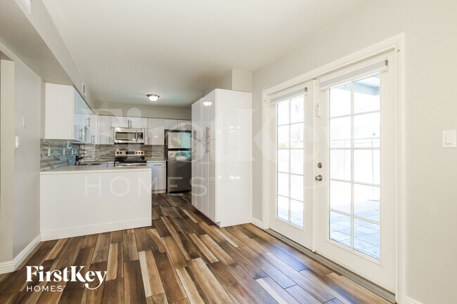 Photo - 1812 W Morten Ave