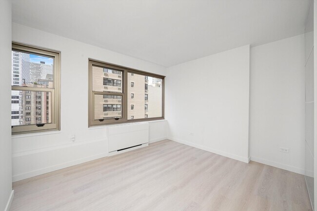 Photo - 247 E Chestnut St Unidad 2004