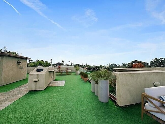 Photo - Palatial 6 Bed in Olde Carlsbad with Ocean Views and Roof Top deck, 1 mile to the Beach!!