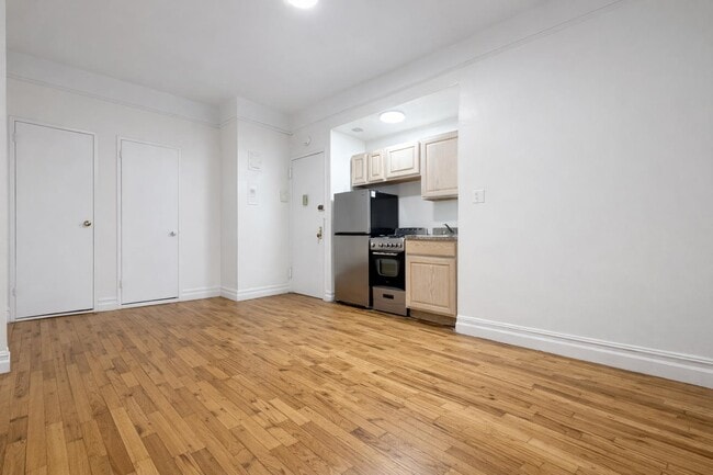 Photo - 936 West End Ave Unit F16