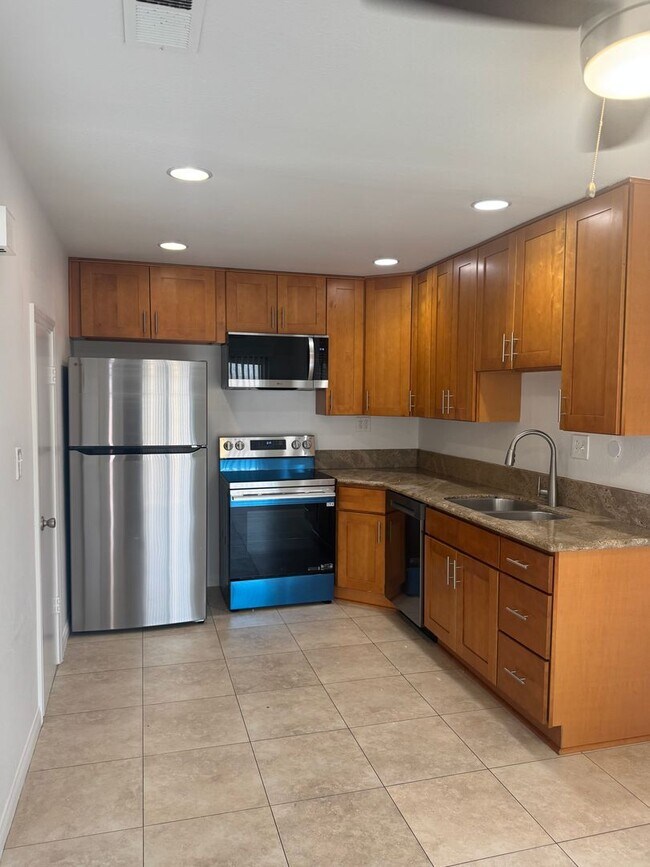 2210-2212 E Avalon Ave Unit 2212