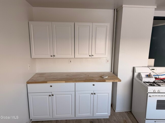 Photo - 54 Arch St Unit Down