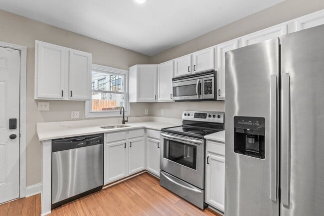 Photo - 324 W 29th St