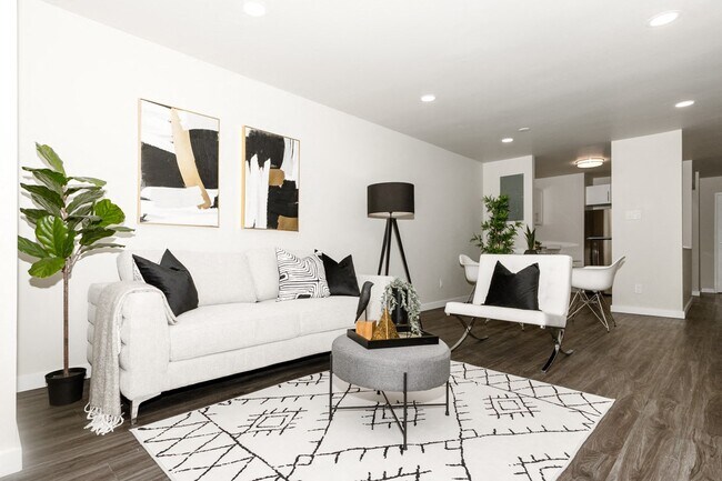 Photo - Molson Gardens