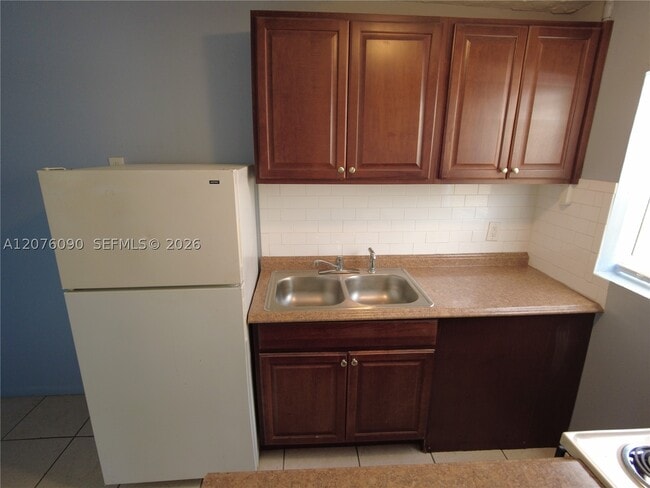 Building Photo - 620 NW 16th St Unit 2