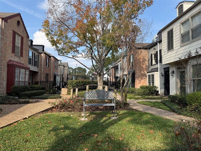 Photo - 3636 Lake St