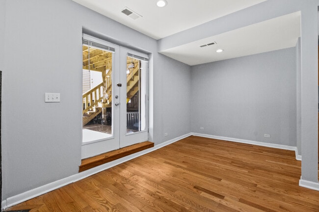 Photo - 2118 N Hoyne Ave