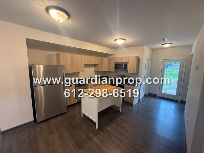 Building Photo - 7555 Cloman Way E Rental