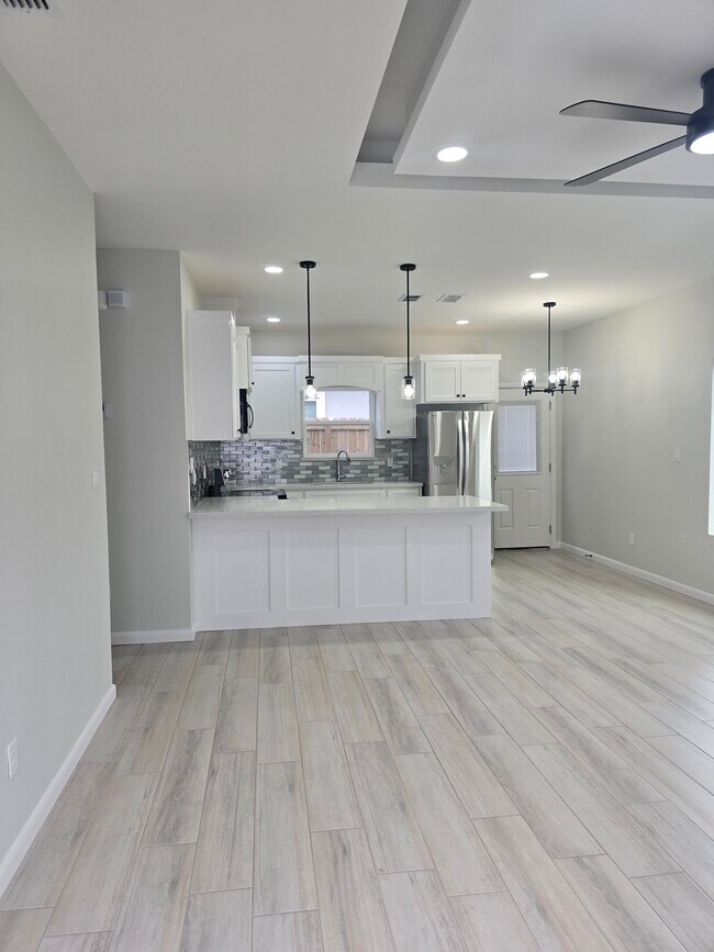 Photo - 919 N Abbey Ave Unit 1