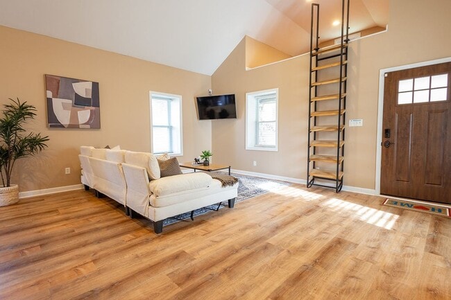 Photo - 5430 Oakley Ave