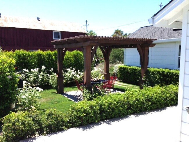 Photo - 871 Dowdell Ln Unit 871 A