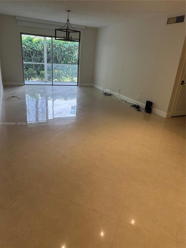 Photo - 6600 NE 22nd Way Unidad 2304