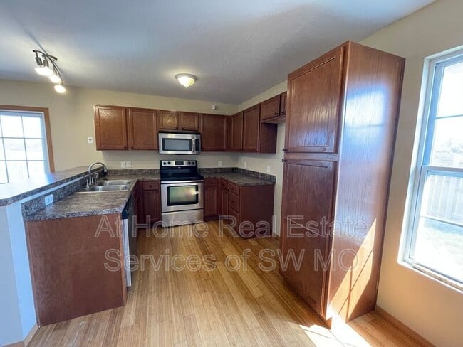 Photo - 2421 W Brook Ridge St